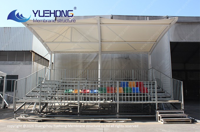Arquibancada com Estrutura Têxtil para Showroom
